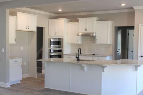 10 Hawthorn Ln, Porterdale, GA 30014-6458