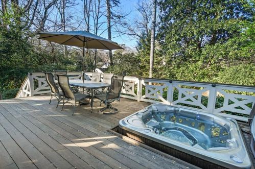 414 Brentwood Dr, Atlanta GA  30305-3205 exterior