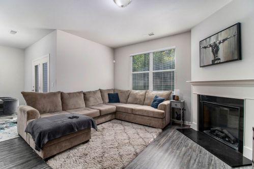 3753 Hempstead Way, Atlanta GA  30331-5268 exterior