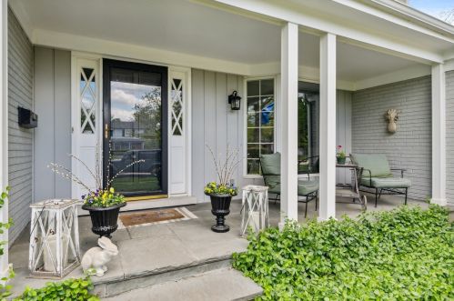 1401 Royal Oak Ln, Glenview, IL 60025-3162