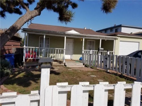 4715 141st St, Hawthorne, CA 90250-6821
