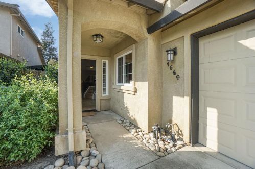 1564 Cowens Ln, Lodi, CA 95242-3922