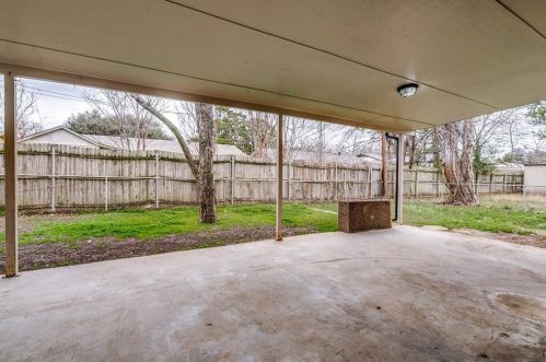 1612 Warren Ln, Fort Worth TX  76112-5723 exterior