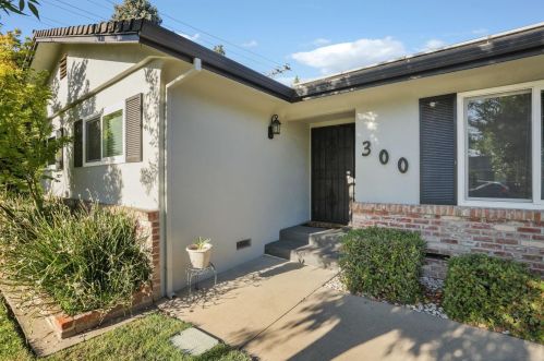 300 Mills Ave, Lodi, CA 95242-2542