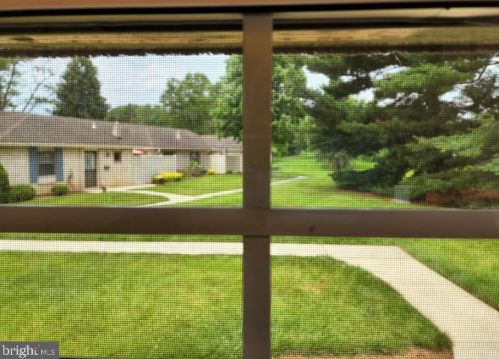 50 Valleybrook Dr, Lancaster PA  17601-4612 exterior