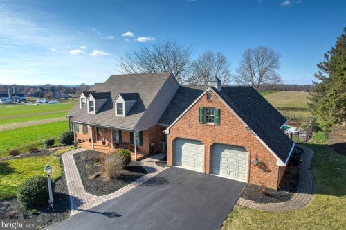 2045 Rockvale Rd, Lancaster PA  17602-1405 exterior