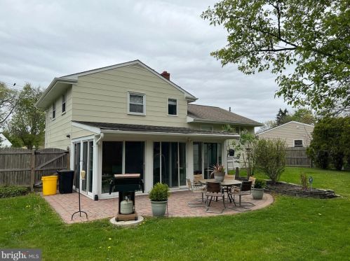 28 Sun Valley Rd, Trenton, NJ 08690-1530