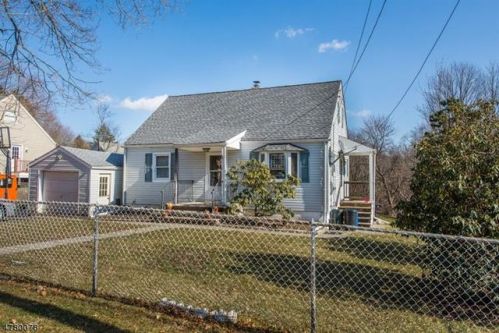 6 Birchwood Rd, Dover, NJ 07869-2929