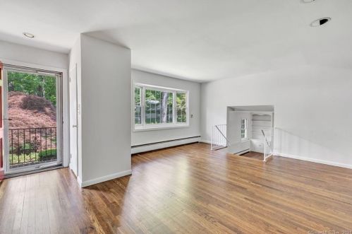 2 Shadow Ln, Norwalk CT  06851-1114 exterior