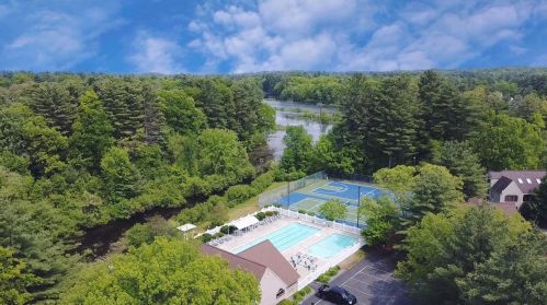 208 Bartemus Trl, Nashua, NH 03063-7642
