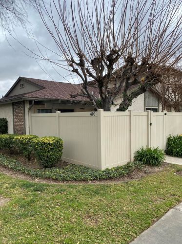 490 D St, Upland, CA 91786-5358