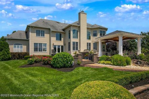 15 Pegasus Dr, Tinton Falls NJ 07724-2875 exterior