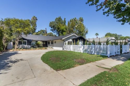 6615 Burnet Ave, Van Nuys CA  91405-4515 exterior
