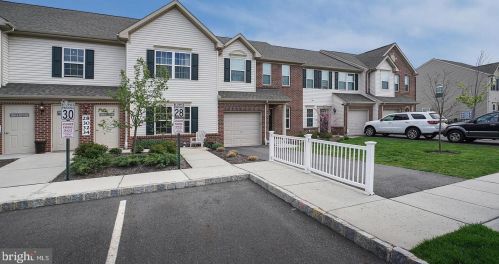 26 Sundance Dr, Trenton NJ  08619-3967 exterior