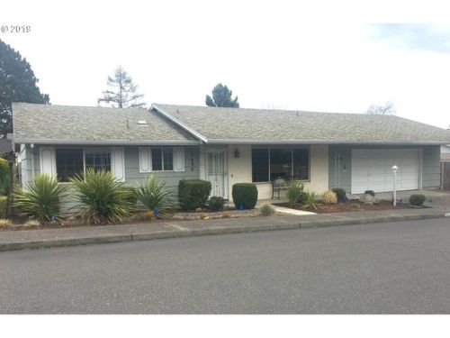 15990 Queen Victoria Pl, Portland OR  exterior