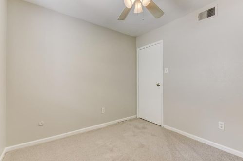 2043 Clubview Dr, Carrollton TX 75006-1703 exterior