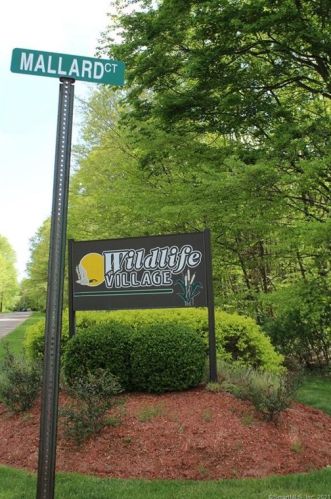 1 Mallard Ct, Wallingford CT  06492-5385 exterior