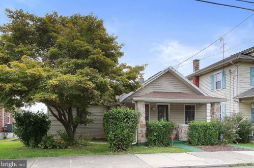 813 Pitt St, Carlisle, PA 17013-1423