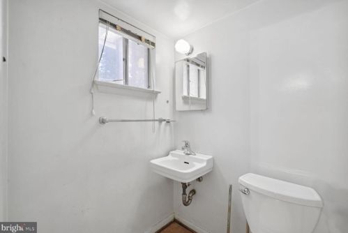 811 Malibu Dr, Silver Spring MD 20901-3648 exterior