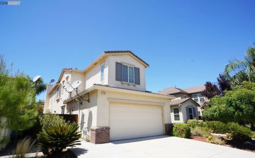 1241 Manley Dr, Tracy, CA 95377-8808