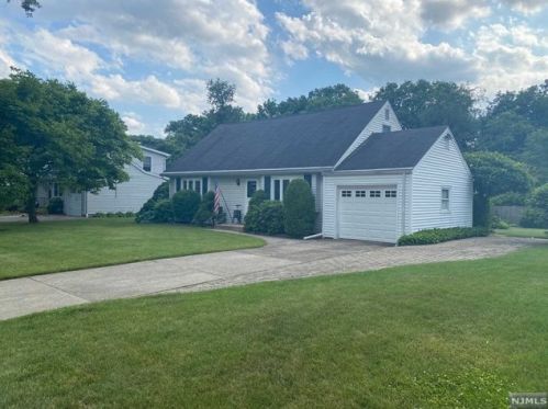 54 Belvidere Rd, Ridgewood, NJ 07452-3402