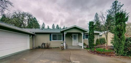 661 Abegg Rd, Merlin, OR 97532-9804