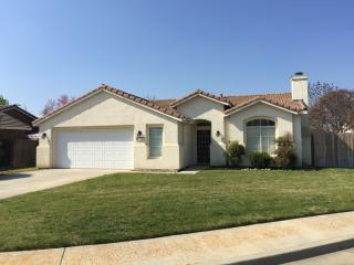 2137 Crowe Ct, Visalia, CA 93291-3141