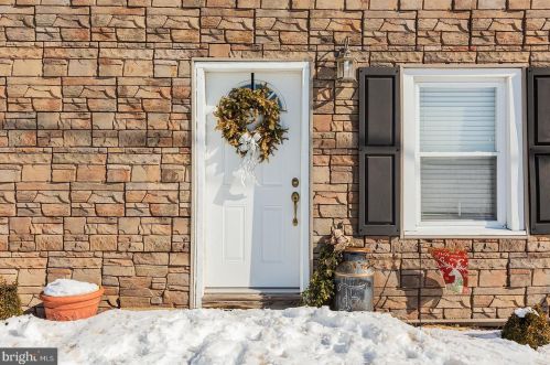 195 Ducktown Rd, York, PA 17406-8108