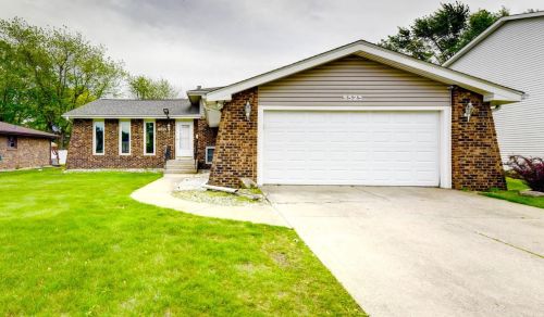 9525 Southwood Dr, Hammond, IN 46321-3615