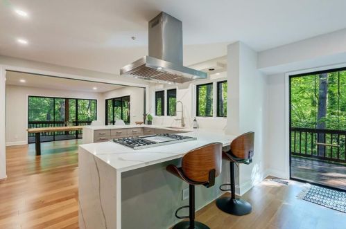 620 Colebrook Ct, Atlanta GA  30327-4710 exterior