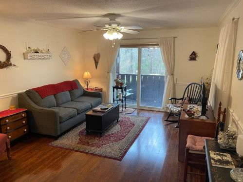 25 School St, Westerly, RI 02891-2273
