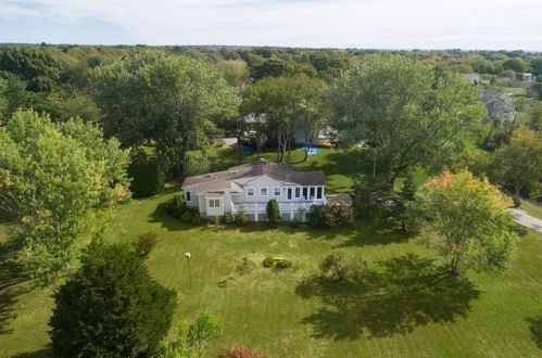 10 Starrett Dr, Charlestown, RI 02813-2035