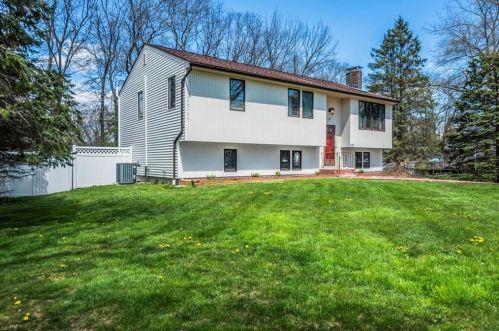 107 Allenton Rd, North Kingstown, RI 02852-5914