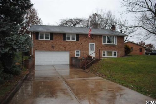 2149 Twinbrook Dr, York, PA 17408-3952