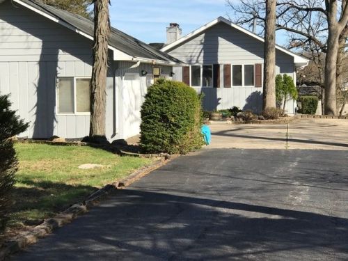 1108 Holiday Dr, Somonauk, IL 60552-9635