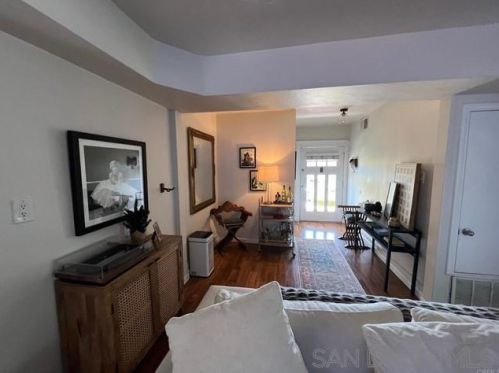 2415 Curlew St, San Diego, CA 92101-1326