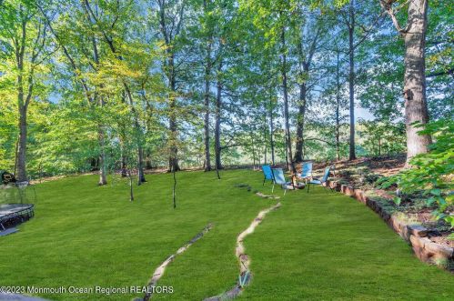 10 Lefferts Ct, Middletown NJ  07748-3031 exterior