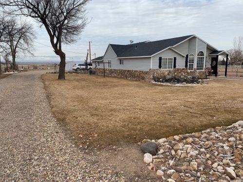 990 Cobble Hollow Dr, Roosevelt, UT 84066-4799