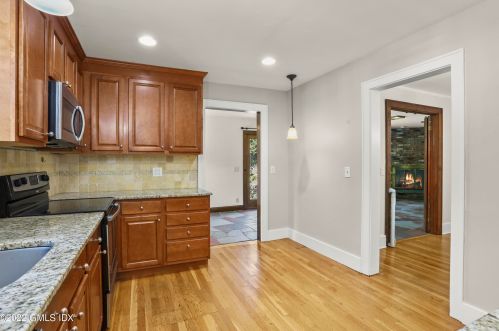 261 Pemberwick Rd, Greenwich CT  06831-4271 exterior
