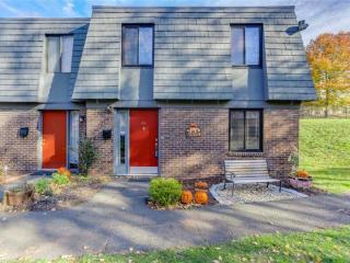46 Trolley Crossing Ln, Middletown, CT 06457-5842