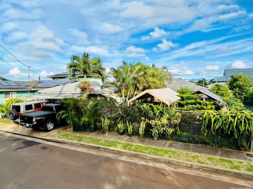 3296 Kanakolu St, Lihue, HI 96766-1008