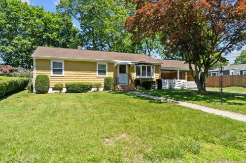 15 Adrian St, Warwick, RI 02886-2403