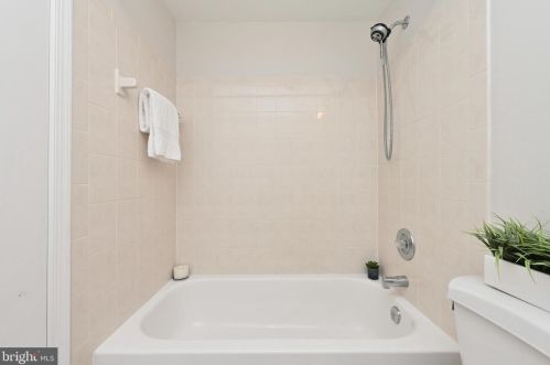 5074 Queens Wood Dr, Springfield VA  22015-1530 exterior