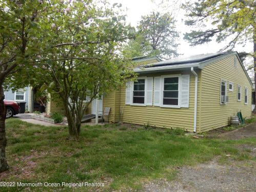 64 Chelsea Dr, Lakehurst, NJ 08759-2326