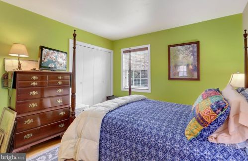7122 Dalhouse St, Springfield VA  22151-3430 exterior