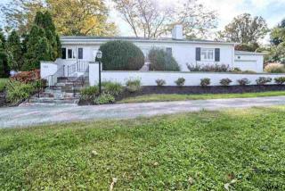 166 Scarboro Dr, York, PA 17403-3844