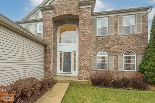 708 Blossom Ct, Oswego, IL 60543-8271