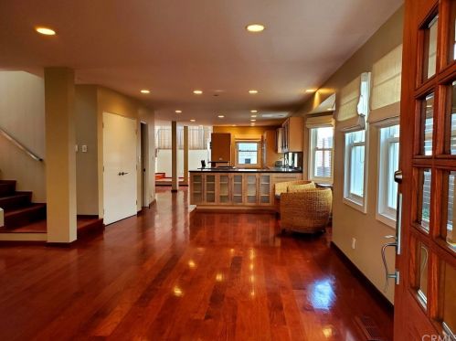 9 Vicente Ter, Santa Monica, CA 90401-3221