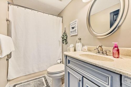 35 Nancy Dr, Wapping CT  06074-4244 exterior
