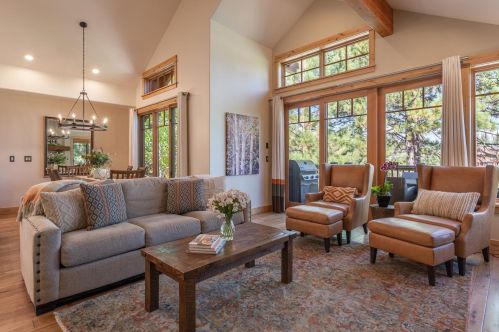 10240 Valmont Trl, Truckee CA  96161-2072 exterior
